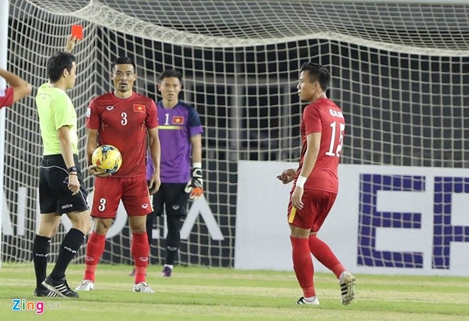 Viet Nam 0-0 Campuchia (H1): Dinh Luat nhan the do hinh anh 1