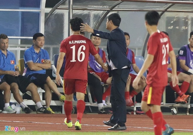 VN 1-0 Campuchia: Cong Vinh ghi ban, Cong Phuong roi san hinh anh 1