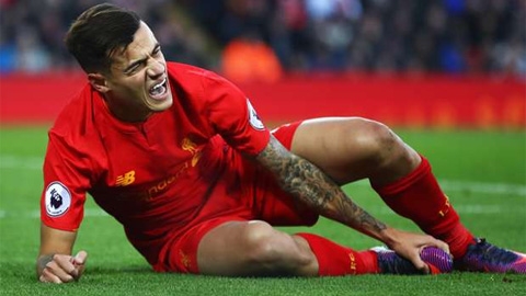 Fan Liverpool suy sụp vì chấn thương của Coutinho
