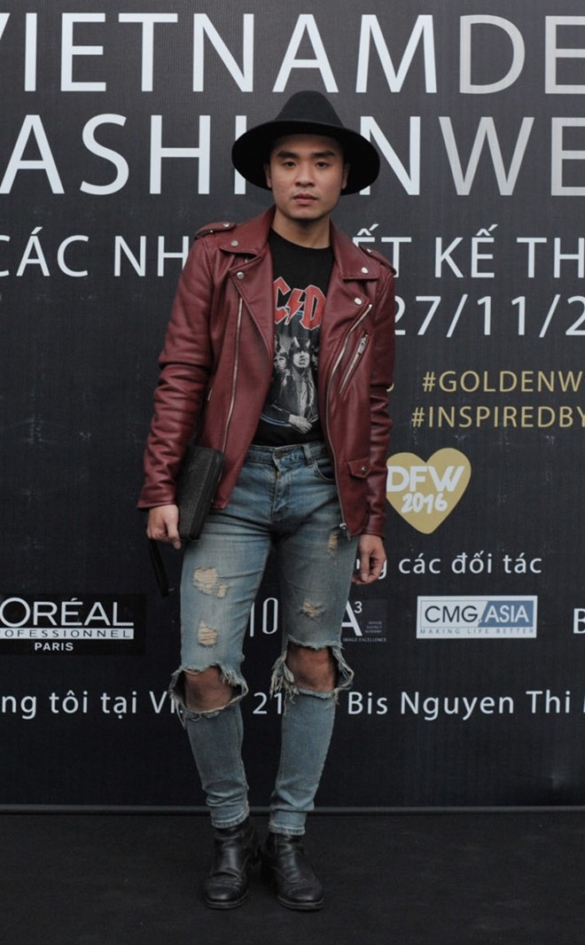 Gioi tre mac doc di quy tu trong dem dien thoi trang hinh anh 4
