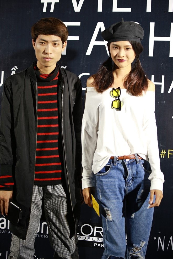 Gioi tre mac doc di quy tu trong dem dien thoi trang hinh anh 5