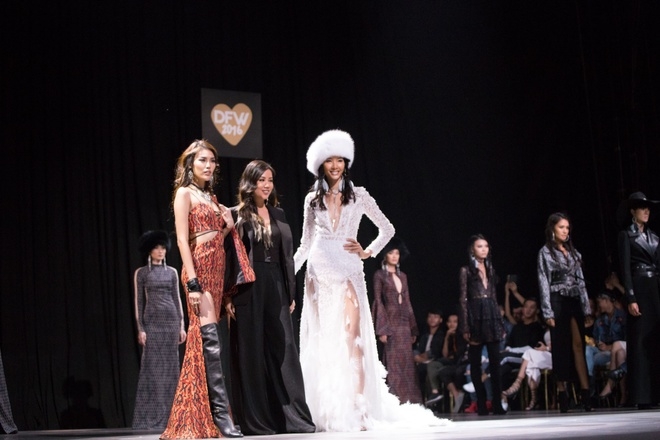 Hoàng Thùy làm cô dâu du mục trên sàn catwalk
