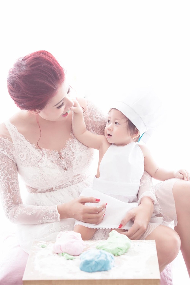 Trang Trần thoải mái vui chơi, đùa nghịch cùng con gái Kiến Lửa.