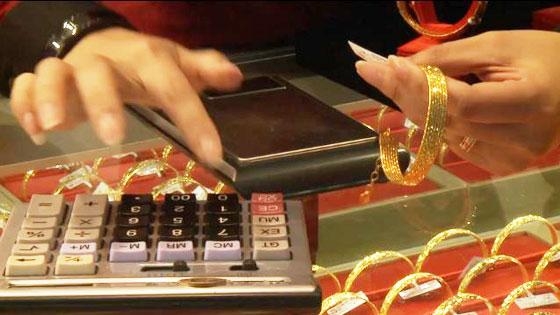 Giá vàng hôm nay 28/11: Không dừng 'chảy máu'