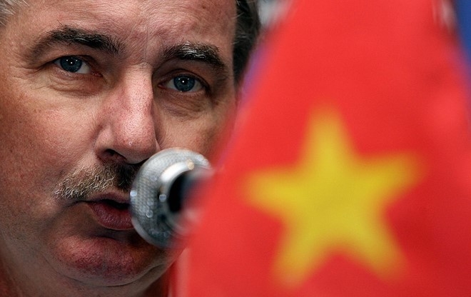 HLV Alfred Riedl va moi luong duyen giua hai nen bong da hinh anh 1