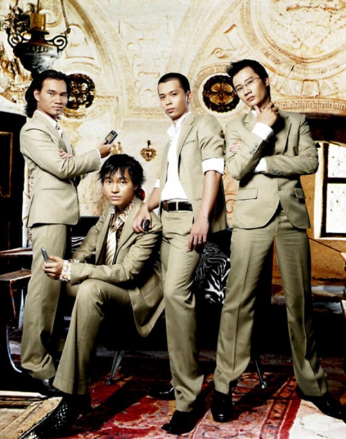 ngay-ay-bay-gio-cua-4-chang-co-don-acm
