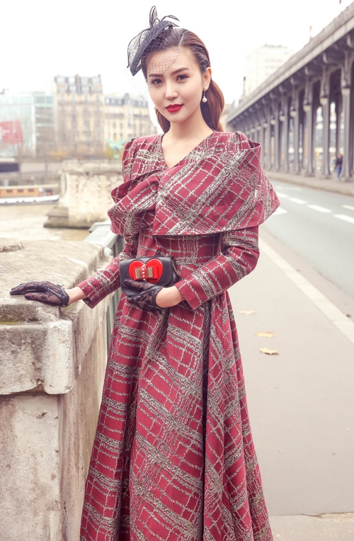 ngoc-duyen-mac-thanh-lich-dao-choi-o-paris-4