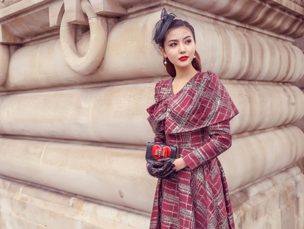 ngoc-duyen-mac-thanh-lich-dao-choi-o-paris-7