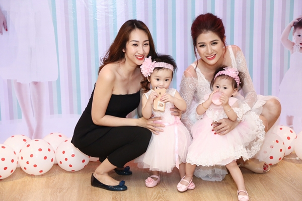 trang-tran-lam-tiec-sinh-nhat-1-tuoi-cho-con-gai-cung-2