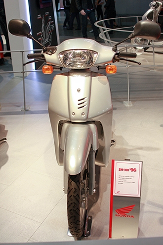 voc-dang-honda-sh-qua-cac-the-he-1
