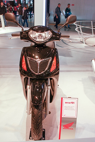 voc-dang-honda-sh-qua-cac-the-he-2