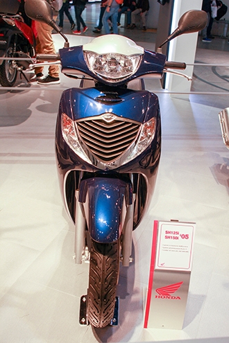 voc-dang-honda-sh-qua-cac-the-he-3