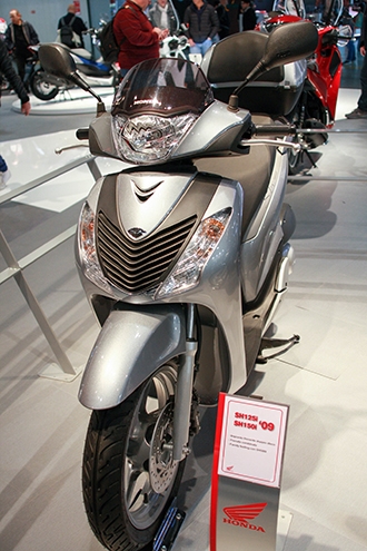 voc-dang-honda-sh-qua-cac-the-he-4