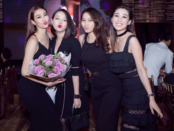 khanh-my-hot-hoang-khi-duoc-trai-tay-nhac-bong-7