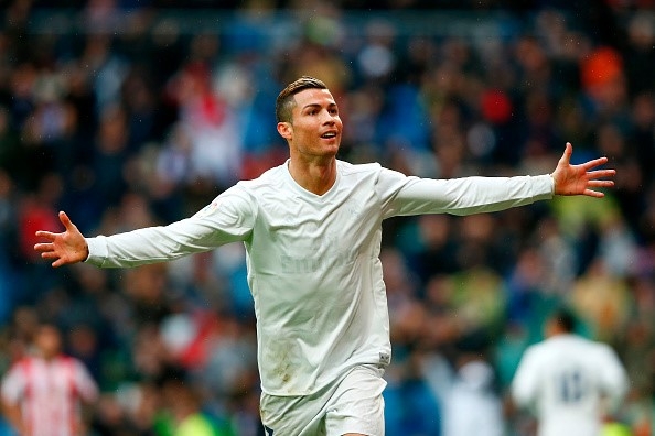 Them 13 ban nua, Ronaldo vi dai nhat lich su bong da chau Au hinh anh 1