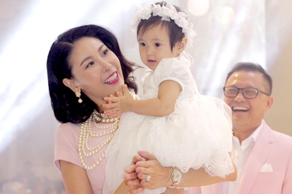 nhung-sao-viet-am-tham-sang-my-sinh-con-4