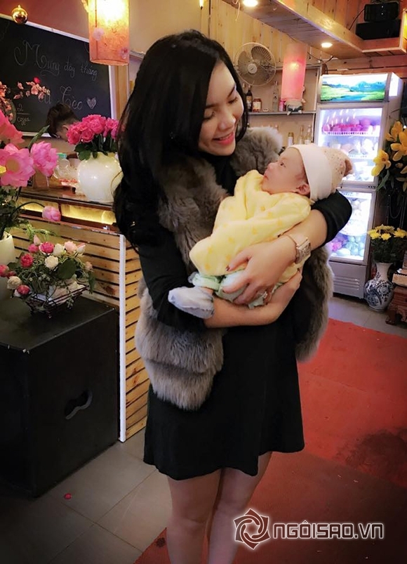 Hiệp Gà tổ chức thôi nôi con trai 2