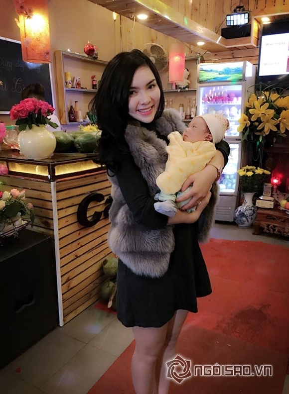 Hiệp Gà tổ chức thôi nôi con trai 1