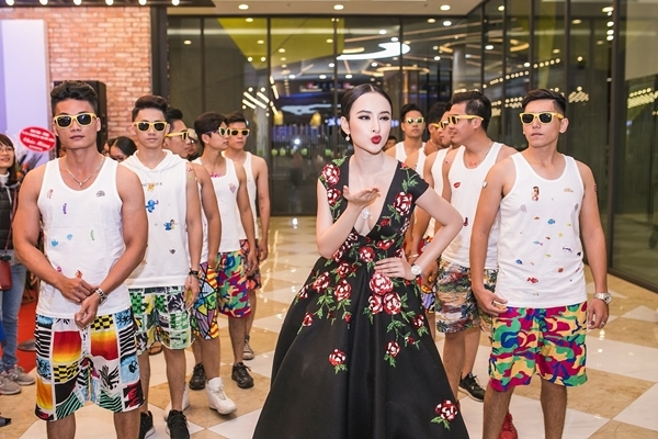 angela-phuong-trinh-tiep-tuc-lam-lo-khi-duoc-ve-si-quan-hoa-thap-tung-3