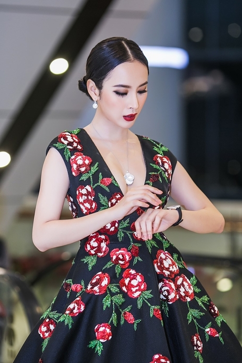 angela-phuong-trinh-tiep-tuc-lam-lo-khi-duoc-ve-si-quan-hoa-thap-tung-4