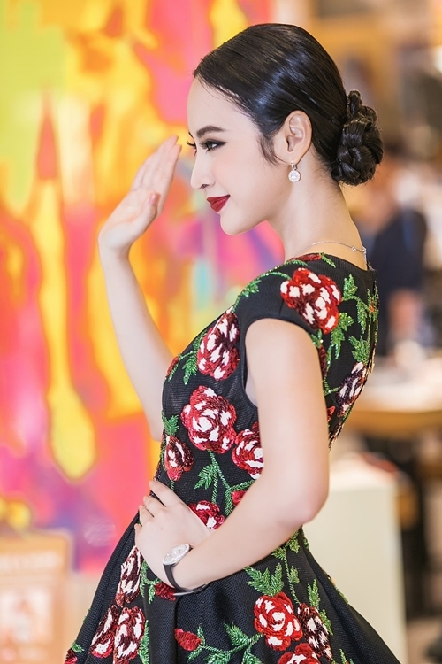 angela-phuong-trinh-tiep-tuc-lam-lo-khi-duoc-ve-si-quan-hoa-thap-tung-6