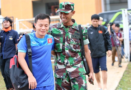 gan-3000-nhan-vien-an-ninh-bao-ve-tran-indonesia-viet-nam-1