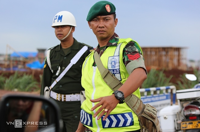 Indonesia dùng xe đặc chủng bảo vệ trận đấu với Việt Nam - ảnh thể thao