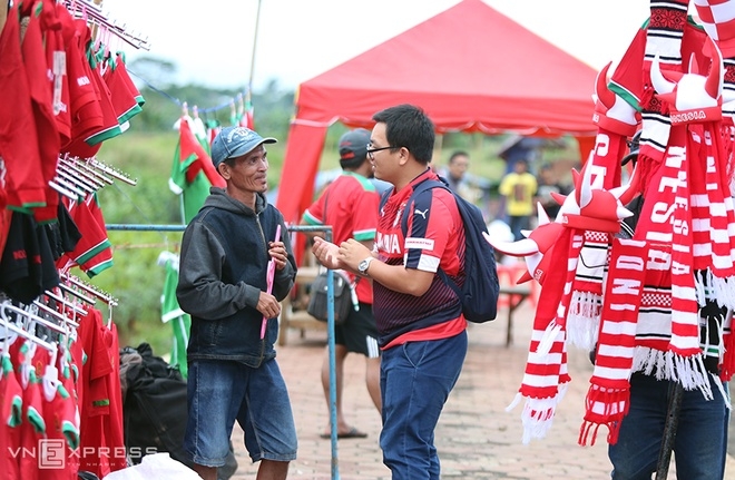 Không khí trước trận Indonesia - Việt Nam tại Bogor - ảnh thể thao