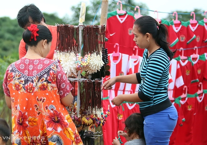 Không khí trước trận Indonesia - Việt Nam tại Bogor - ảnh thể thao