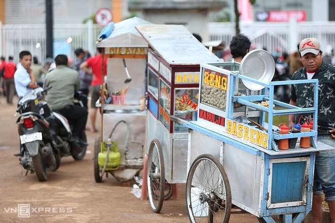 Không khí trước trận Indonesia - Việt Nam tại Bogor - ảnh thể thao