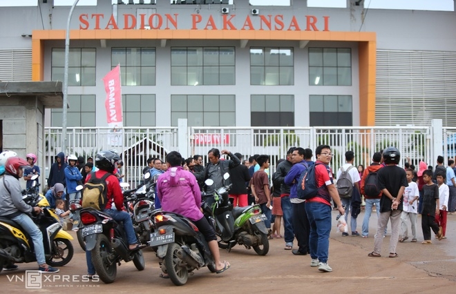 Không khí trước trận Indonesia - Việt Nam tại Bogor - ảnh thể thao