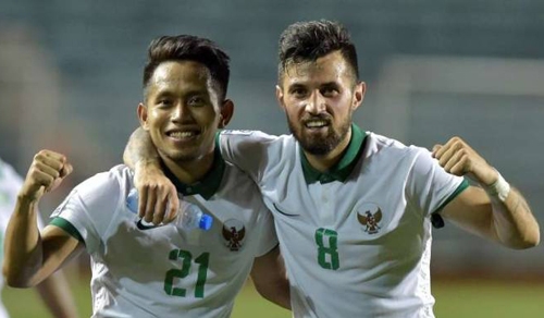 nguoi-hung-tuyen-indonesia-ghi-ban-truoc-viet-nam-cung-de-thoi
