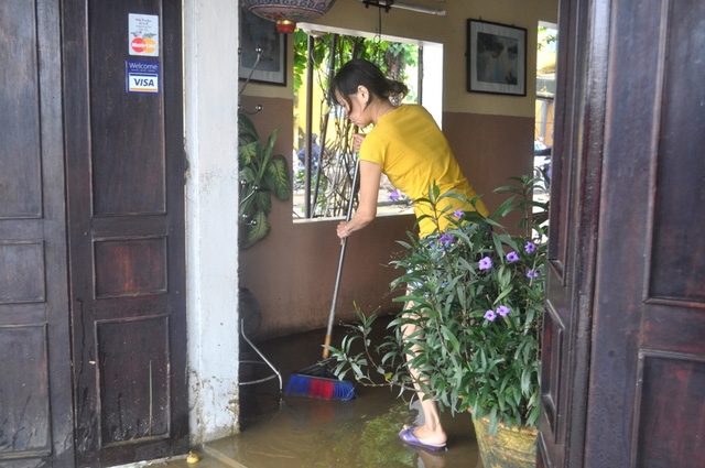 Công tác dọn dẹp được thực hiện khẩn trương