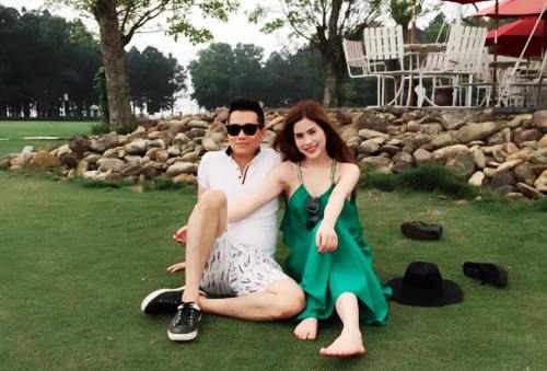 Hai vợ chồng có sở thích đi du lịch mỗi khi rảnh rỗi.
