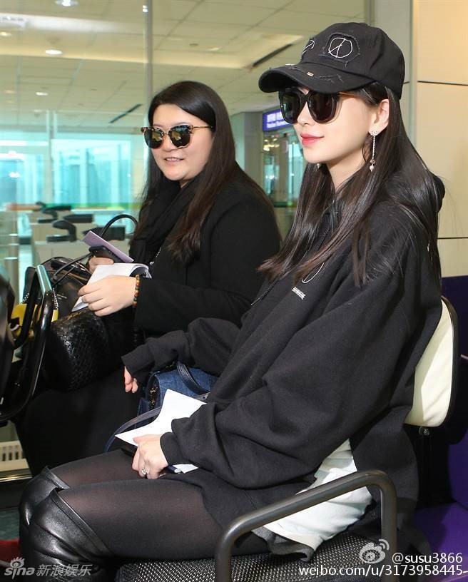 Angelababy giau bung bau 6 thang khi di ben chong hinh anh 1