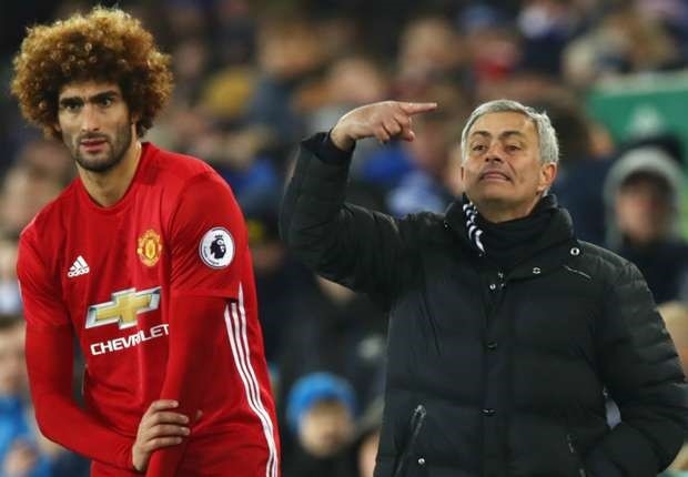 Che Everton da xau, Mourinho bao ve quyet dinh thay Fellaini hinh anh 1