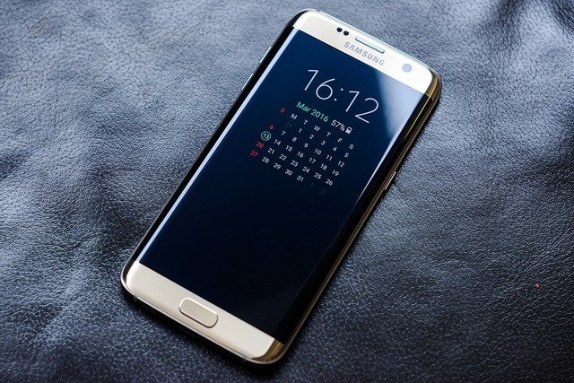 Di dong cao cap Samsung giam gia tien trieu tai VN hinh anh 1