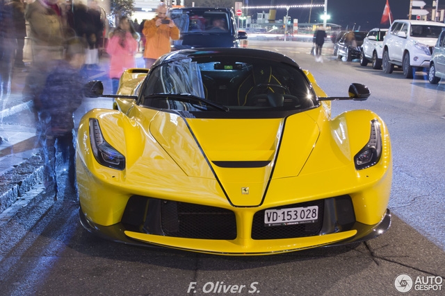 Ferrari LaFerrari Aperta giá 45 tỷ Đồng đầu tiên mang ngoại thất vàng rực - Ảnh 5.
