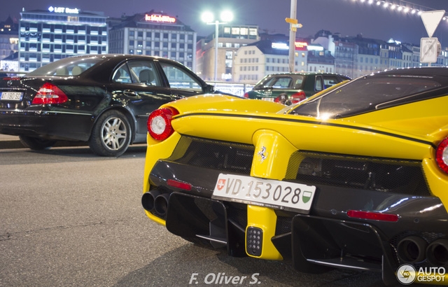 Ferrari LaFerrari Aperta giá 45 tỷ Đồng đầu tiên mang ngoại thất vàng rực - Ảnh 7.