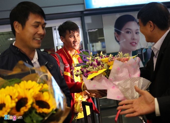 Nhom CDV nong nhiet don tuyen Viet Nam ve Ha Noi hinh anh 3