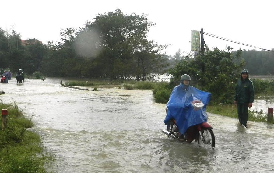 ảnh: nha sap, duong ngap va sat lo vi lu chong lu ỏ quảng ngãi hinh anh 6