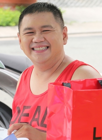 trên trường quay, Minh Béo còn hòa đồng, cởi mở với mọi người. Mỗi khi nghỉ quay, anh thường trêu trọc, đùa giỡn khiến đoàn phim cười nghiêng ngả.