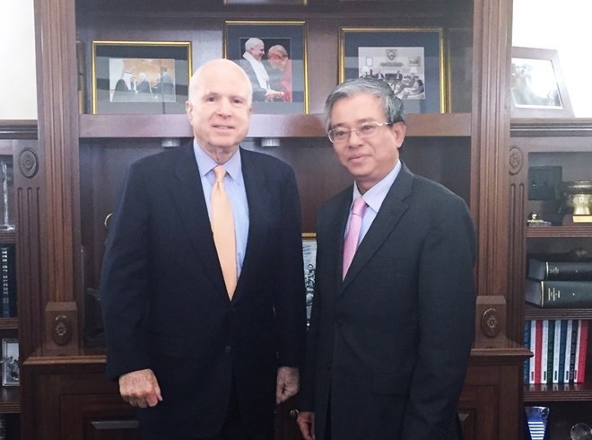 Thuong nghi si John McCain muon tro lai Viet Nam hinh anh 1