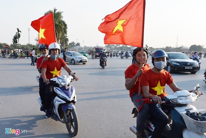 Co dong vien bat dau vao san lam nong khan dai My Dinh hinh anh 2