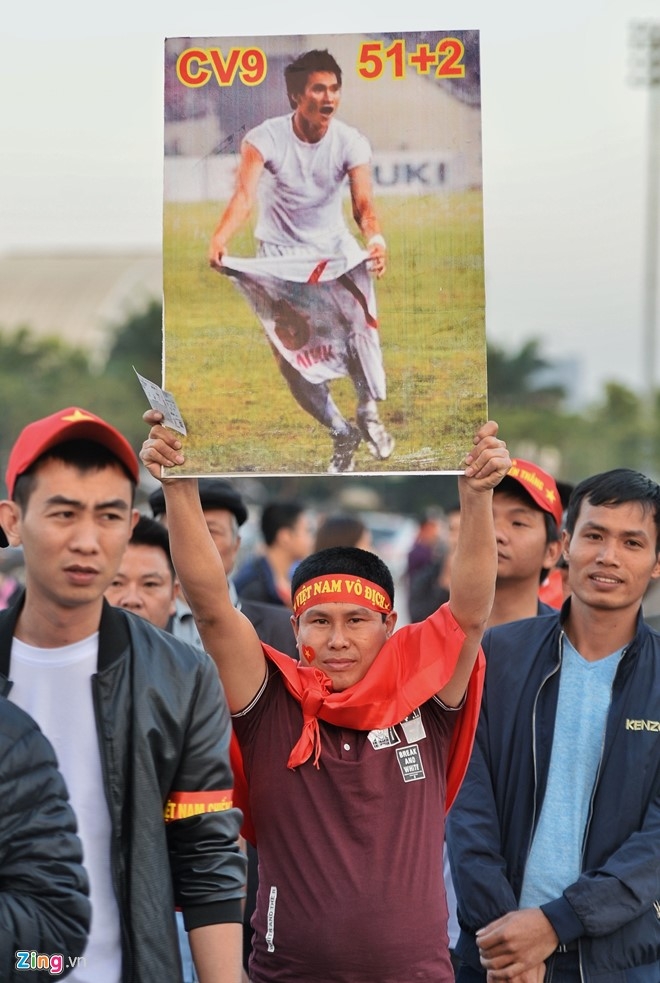 Co dong vien bat dau vao san lam nong khan dai My Dinh hinh anh 3