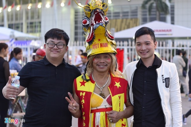 Co dong vien san sang tiep lua cho doi tuyen Viet Nam hinh anh 5