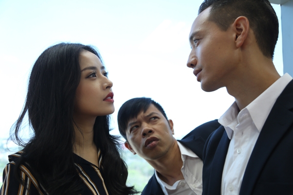 chi-pu-bat-cuoi-khi-quay-canh-hon-kim-ly-5