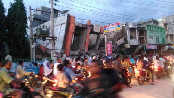 Indonesia động đất mạnh, nhiều người chết, nhà cửa đổ nát 
