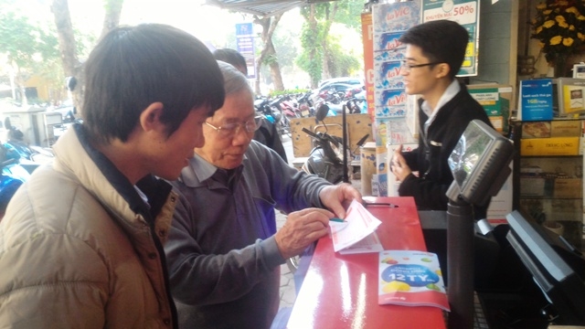 ha noi: nguoi dan do xo mua ve so ngay vietlott mo thuong hinh anh 3
