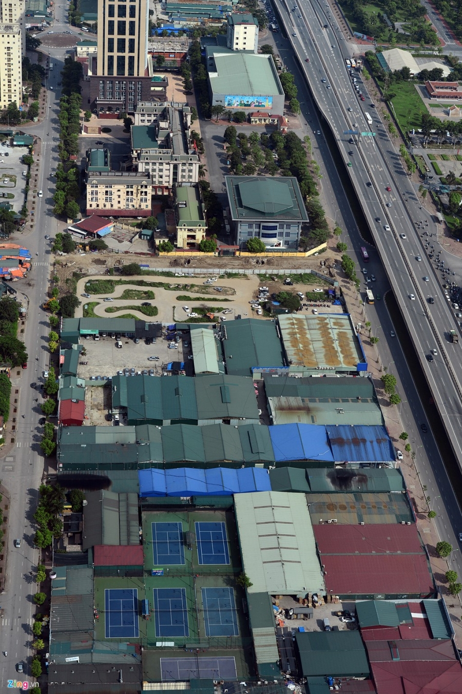Khu do thi nhieu bai do, showroom oto nhat Ha Noi hinh anh 11
